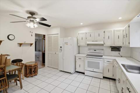 275 Jacaranda Drive, Plantation FL - photo 8 of 37
