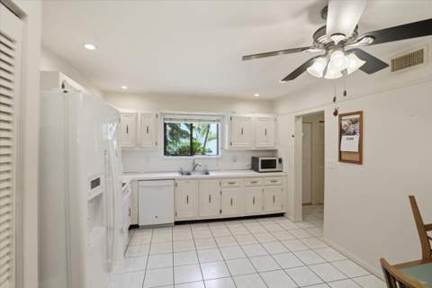 275 Jacaranda Drive, Plantation FL - photo 10 of 37