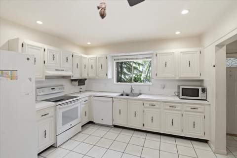 275 Jacaranda Drive, Plantation FL - photo 11 of 37