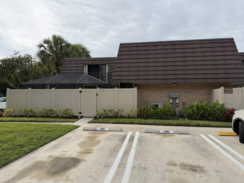 2 bedroom Townhouse at 7622 N 76th Way #200, Heritage Village Of P B Lakes, West Palm Beach — photo 2