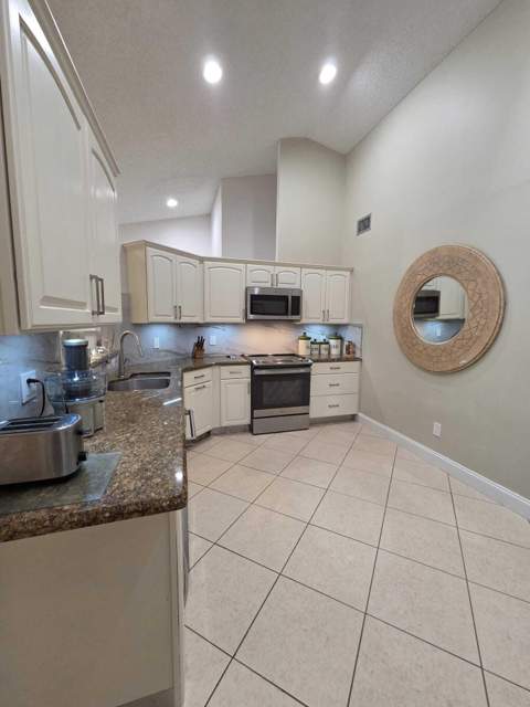 115 Ramblewood Circle, Royal Palm Beach FL - photo 12 of 54