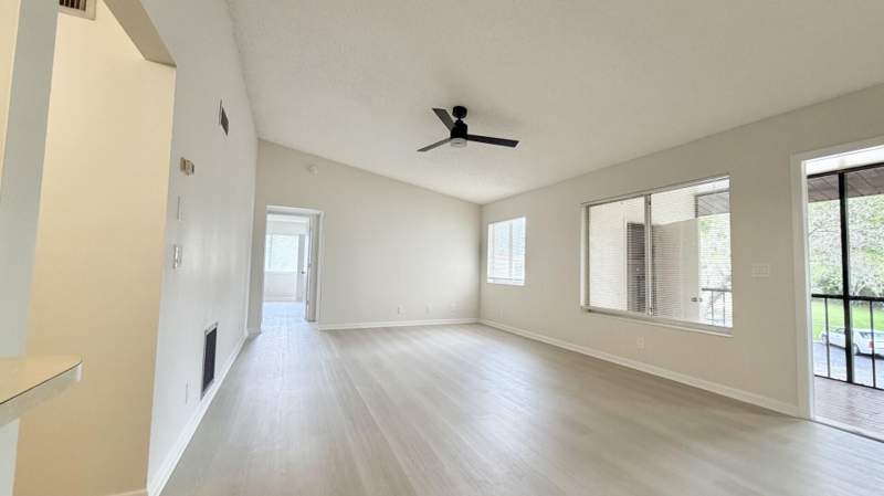 2 bedroom Condominium at 4969 Sable Pine Circle #D2, Pine Ridge At Haverhill Condo, West Palm Beach — photo 3