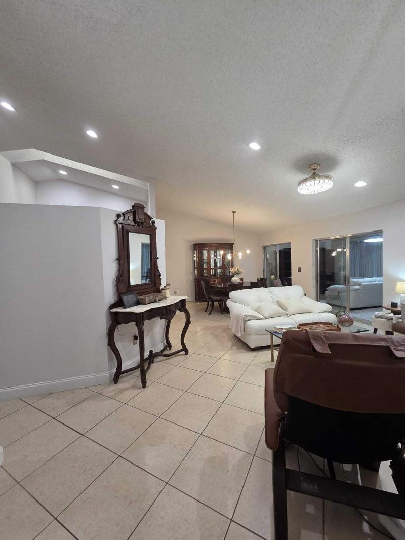 3 bedroom Villa at 115 Ramblewood Circle, Village Walk, Royal Palm Beach — photo 4