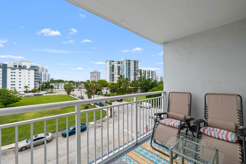 1 bedroom Condominium at 720 Orton Avenue #402, Leisure Sands Condo, Fort Lauderdale — photo 2