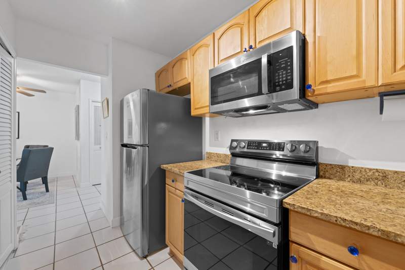 1 bedroom Condominium at 720 Orton Avenue #402, Leisure Sands Condo, Fort Lauderdale — photo 5