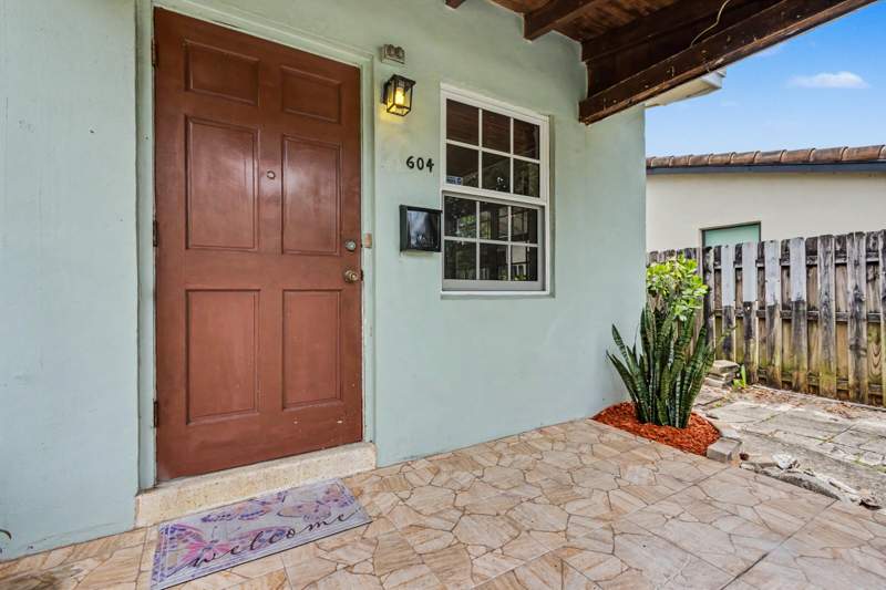 3 bedroom Single Family Residence at 604 NE 14th Place, Lauderdale Gardens, Fort Lauderdale — photo 2