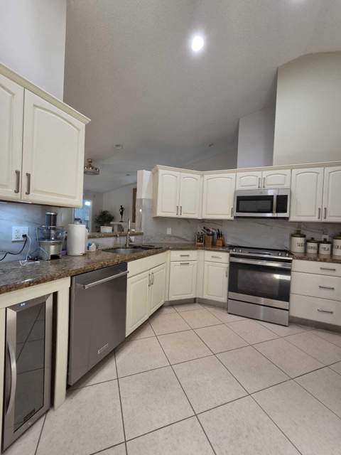 115 Ramblewood Circle, Royal Palm Beach FL - photo 14 of 54