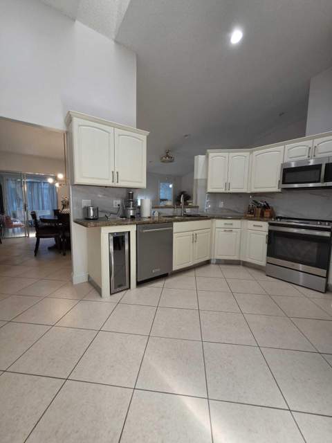115 Ramblewood Circle, Royal Palm Beach FL - photo 16 of 54