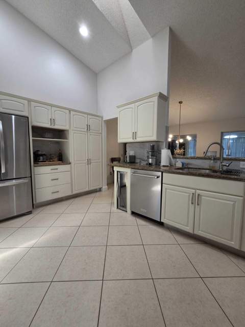 115 Ramblewood Circle, Royal Palm Beach FL - photo 15 of 54