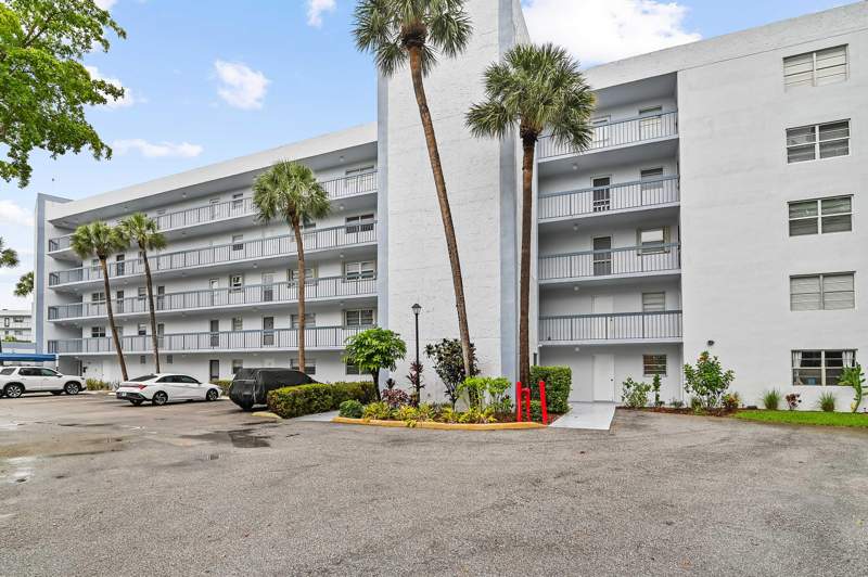 3 bedroom Condominium at 6400 NW 2nd Avenue #124, Boca Teeca Condo 9, Boca Raton — photo 4
