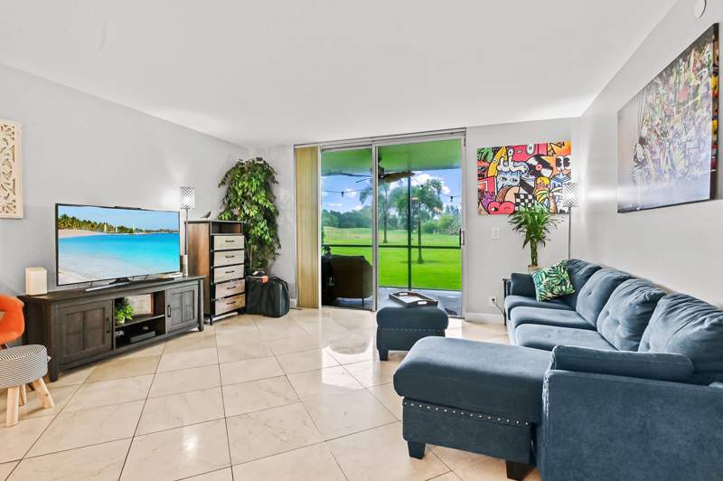 3 bedroom Condominium at 6400 NW 2nd Avenue #124, Boca Teeca Condo 9, Boca Raton — photo 2