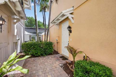 219 Soriano Drive, Jupiter FL - photo 6 of 54