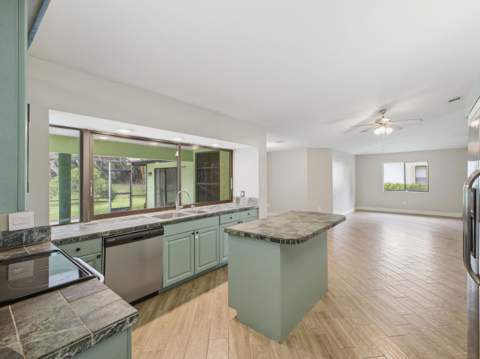 1298 SW Cedar Cove, Port St. Lucie FL - photo 12 of 45