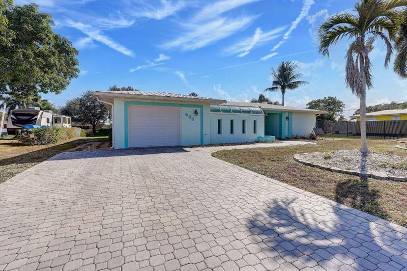 3 bedroom Single Family Residence at 683 SE Harborview Drive, Port St Lucie Section 6, Port St. Lucie — photo 2