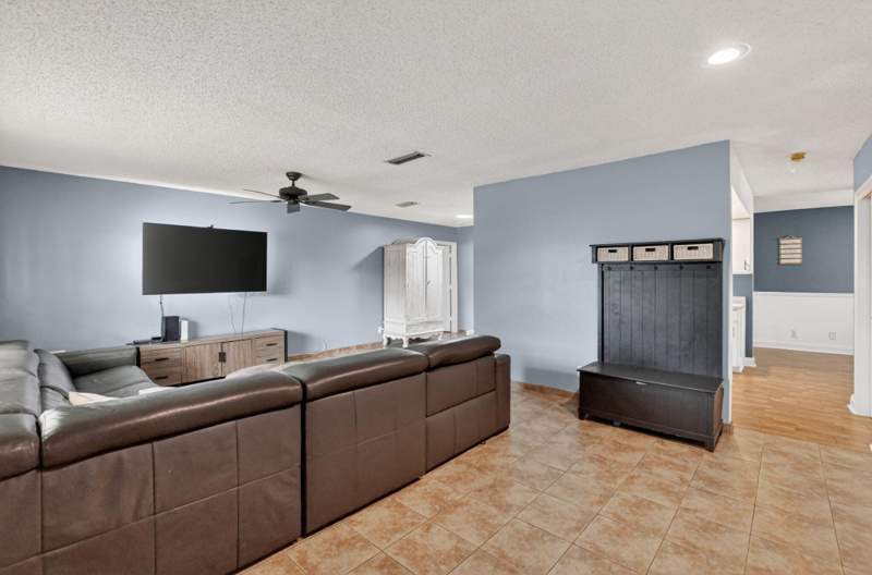 2 bedroom Single Family Residence at 1140 NW 49th Street, Crystal Lake 4th Sec, Deerfield Beach — photo 4