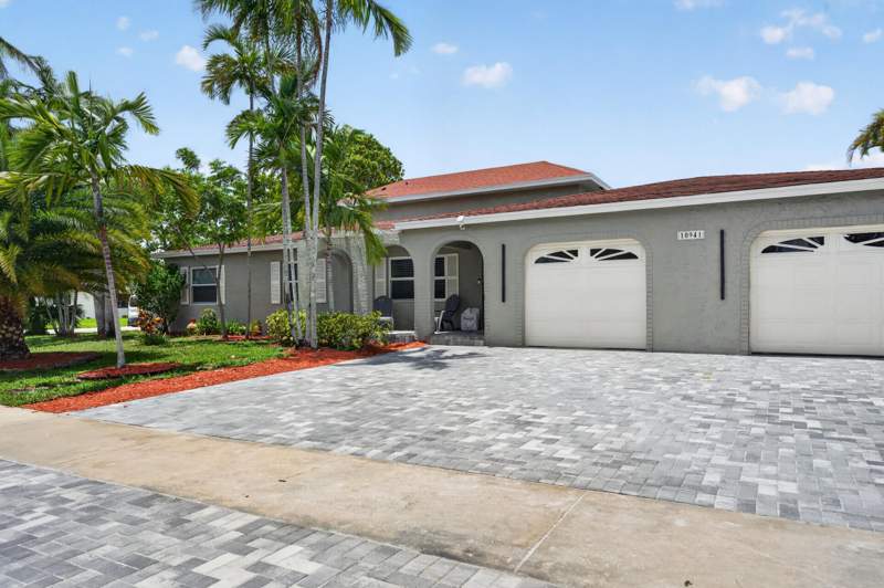 5 bedroom Single Family Residence at 10941 Granite Street, Holiday City At Boca Raton Sec 5, Boca Raton — photo 3