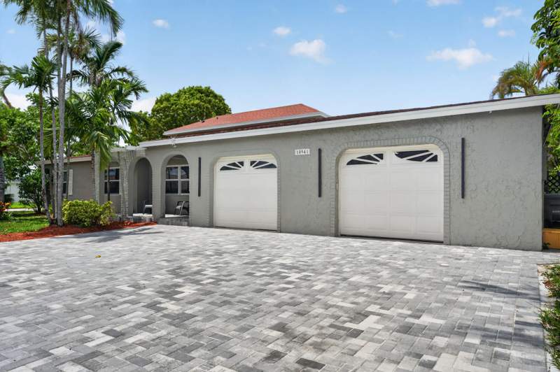 5 bedroom Single Family Residence at 10941 Granite Street, Holiday City At Boca Raton Sec 5, Boca Raton — photo 2