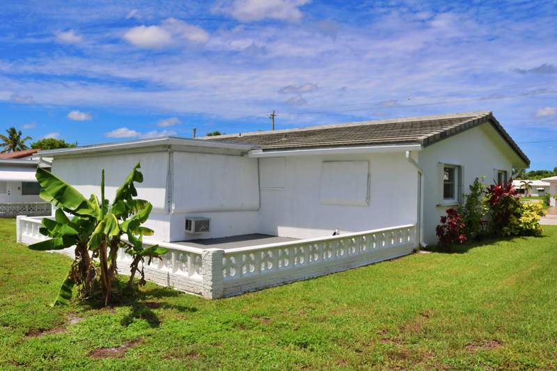 2 bedroom Single Family Residence at 5715 NW 84th Terrace, Mainlands Of Tamarac Lakes, Tamarac — photo 5