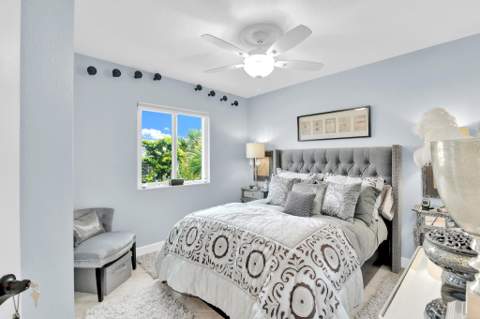 528 Bayfront Drive, Boynton Beach FL - photo 11 of 17
