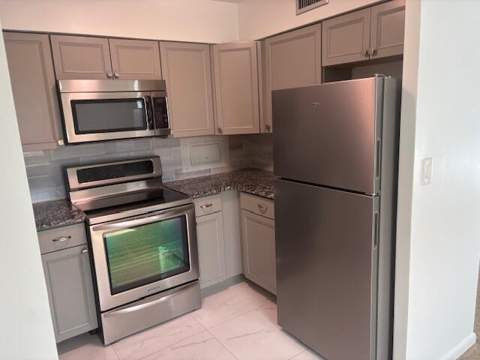 10162 N Meridian Way Way #6, Palm Beach Gardens FL - photo 10 of 16