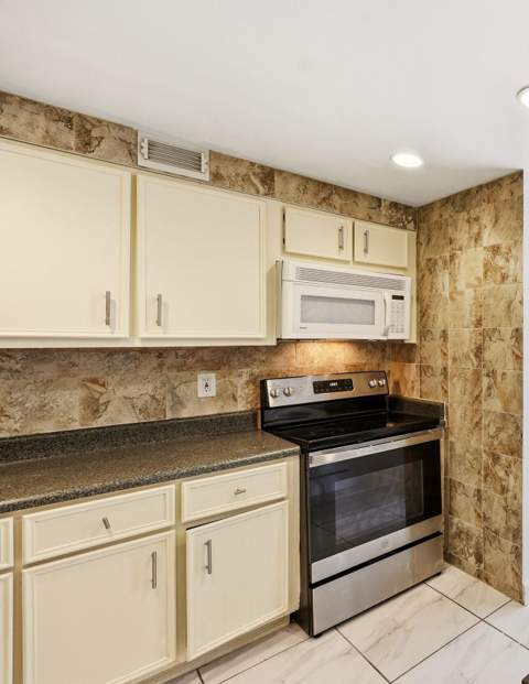401 Golden Isles Drive #602, Hallandale Beach FL - photo 13 of 30