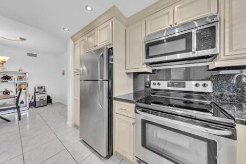 580 Egret Drive #121, Hallandale Beach FL - photo 15 of 43