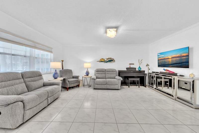 2 bedroom Stock Cooperative at 580 Egret Drive #121, Casa Paradiso Co-Op, Hallandale Beach — photo 4