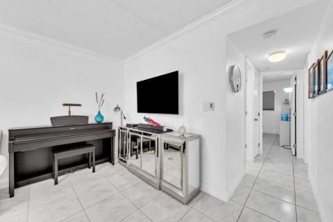 580 Egret Drive #121, Hallandale Beach FL - photo 11 of 43