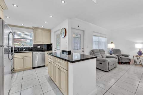 580 Egret Drive #121, Hallandale Beach FL - photo 14 of 43