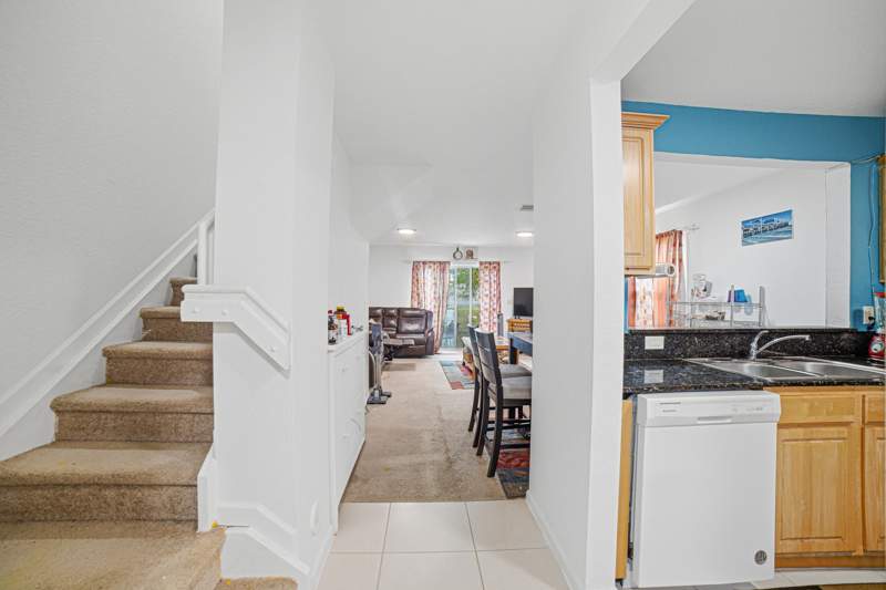 2 bedroom Townhouse at 6631 Winfield Boulevard #1-6, Coventry House, Margate — photo 5