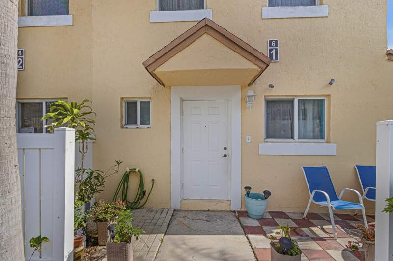 2 bedroom Townhouse at 6631 Winfield Boulevard #1-6, Coventry House, Margate — photo 3