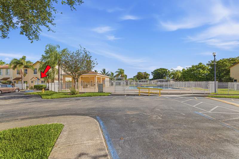 2 bedroom Townhouse at 6631 Winfield Boulevard #1-6, Coventry House, Margate — photo 4