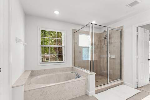 8215 Calterra Drive, Palm Beach Gardens FL - photo 16 of 32