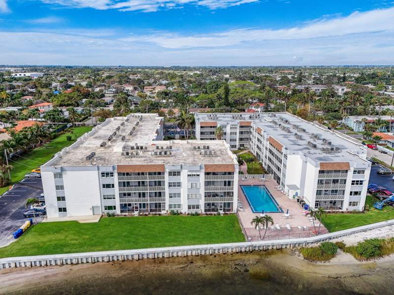 2 bedroom Condominium at 1502 S Lakeside Drive ##401, Palm Lake 1 Condo, Lake Worth Beach — photo 3