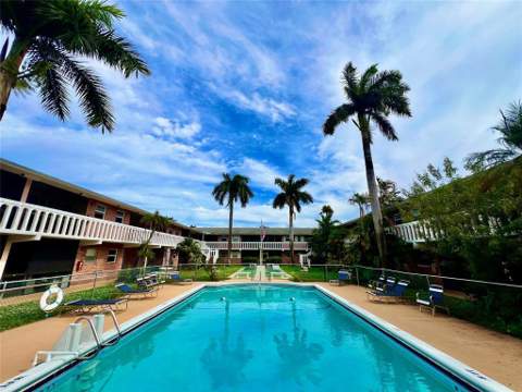 160 NE 8th Avenue #1b, Hallandale Beach FL - photo 13 of 14