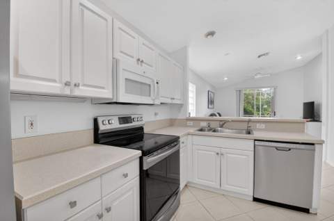 5304 Wycombe Avenue, Boynton Beach FL - photo 10 of 68