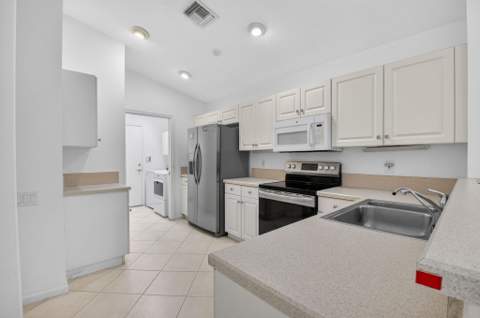 5304 Wycombe Avenue, Boynton Beach FL - photo 14 of 68