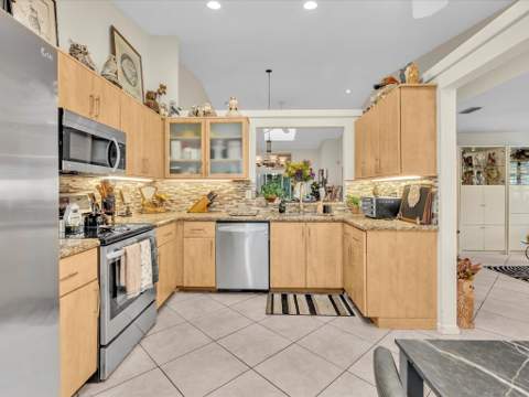 6454 Pointe Pleasant Circle, Delray Beach FL - photo 7 of 34