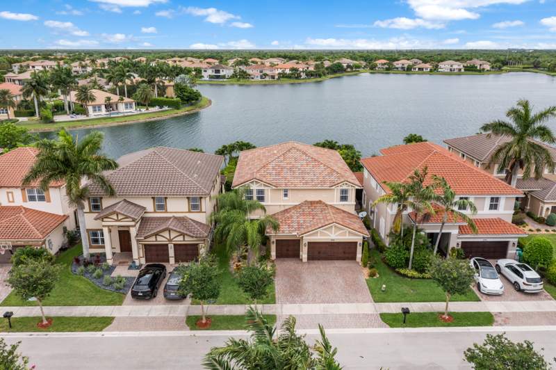 4 bedroom Single Family Residence at 10151 Lake Vista Court, MiraLago at Parkland, Parkland — photo 3