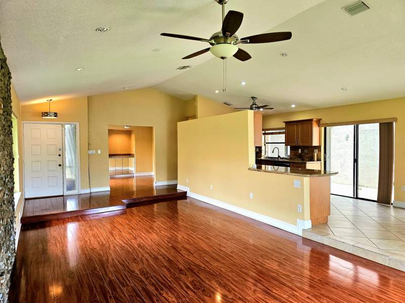 3 bedroom Villa at 566 Village Lake Drive, Patio Villas Section One At Bonaventure, Weston — photo 5
