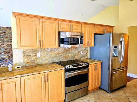 566 Village Lake Drive, Weston FL - photo 9 of 37