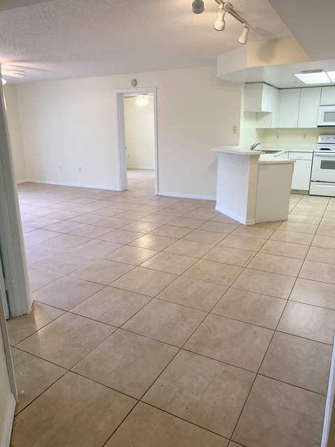 500 N Crestwood Ct Court #502, Royal Palm Beach FL - photo 9 of 28