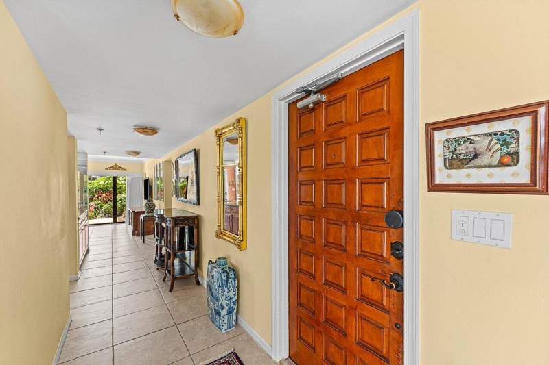2 bedroom Condominium at 372 Golfview Road #101, Everglades Of North Palm Beach, North Palm Beach — photo 5