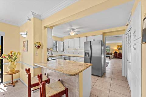 372 Golfview Road #101, North Palm Beach FL - photo 7 of 32
