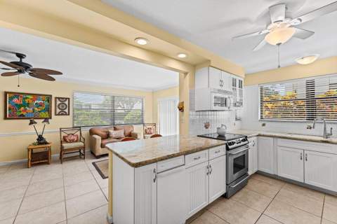 372 Golfview Road #101, North Palm Beach FL - photo 10 of 32