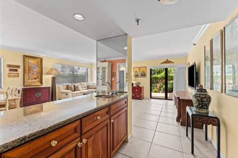 372 Golfview Road #101, North Palm Beach FL - photo 13 of 32