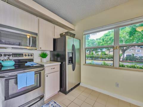 4604 Roxbury Court, Boynton Beach FL - photo 18 of 57