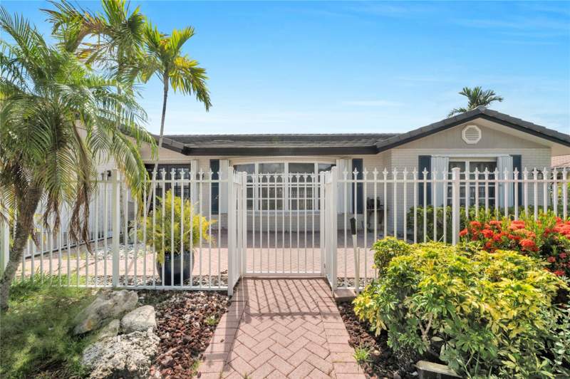 4 bedroom Single Family Residence at 4020 NE 24th Avenue, Venetian Isles 2nd Sec, Lighthouse Point — photo 2