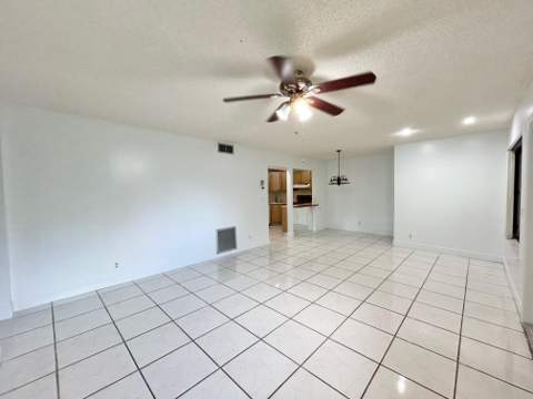 433 Pine Glen Lane #C2, Greenacres FL - photo 14 of 57