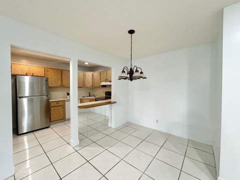 433 Pine Glen Lane #C2, Greenacres FL - photo 10 of 57